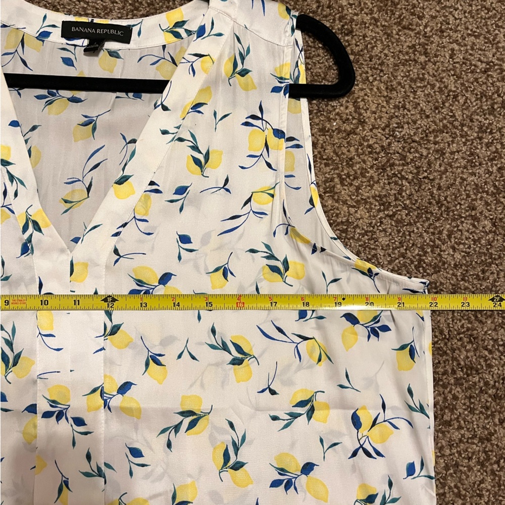 Banana Republic Sleeveless Top - White with Lemon print - Picture 8 of 8